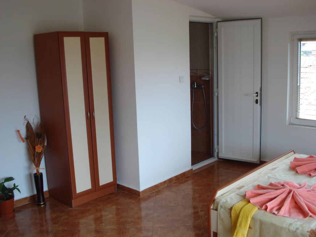 Moni 85 Family House Sozopol Quarto foto